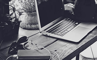 人民币兑美元中间价报7.1696，调升45点